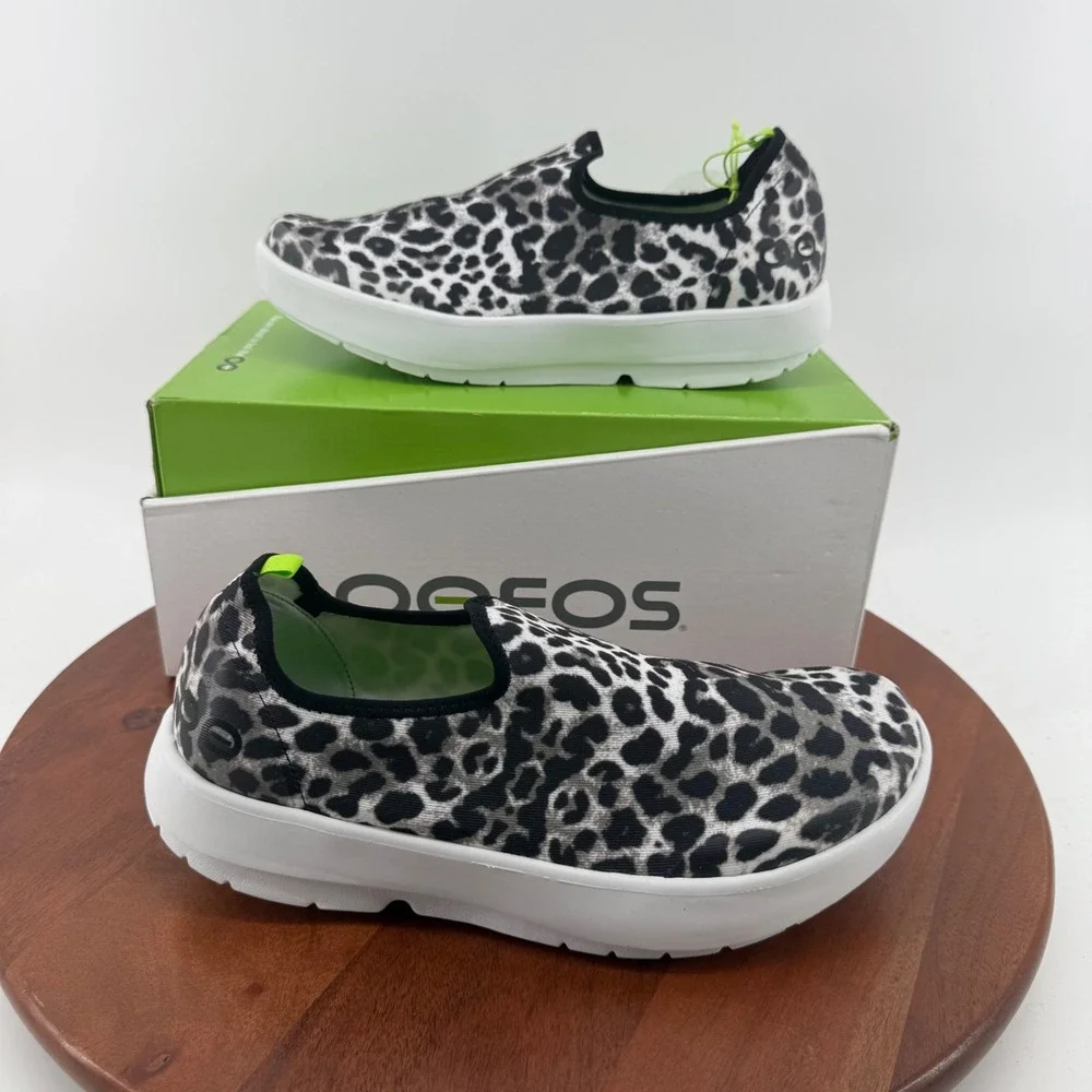 OOFOS OOmg Eezee Shoes White Cheetah Animal Print Slip On Recovery Women 11
